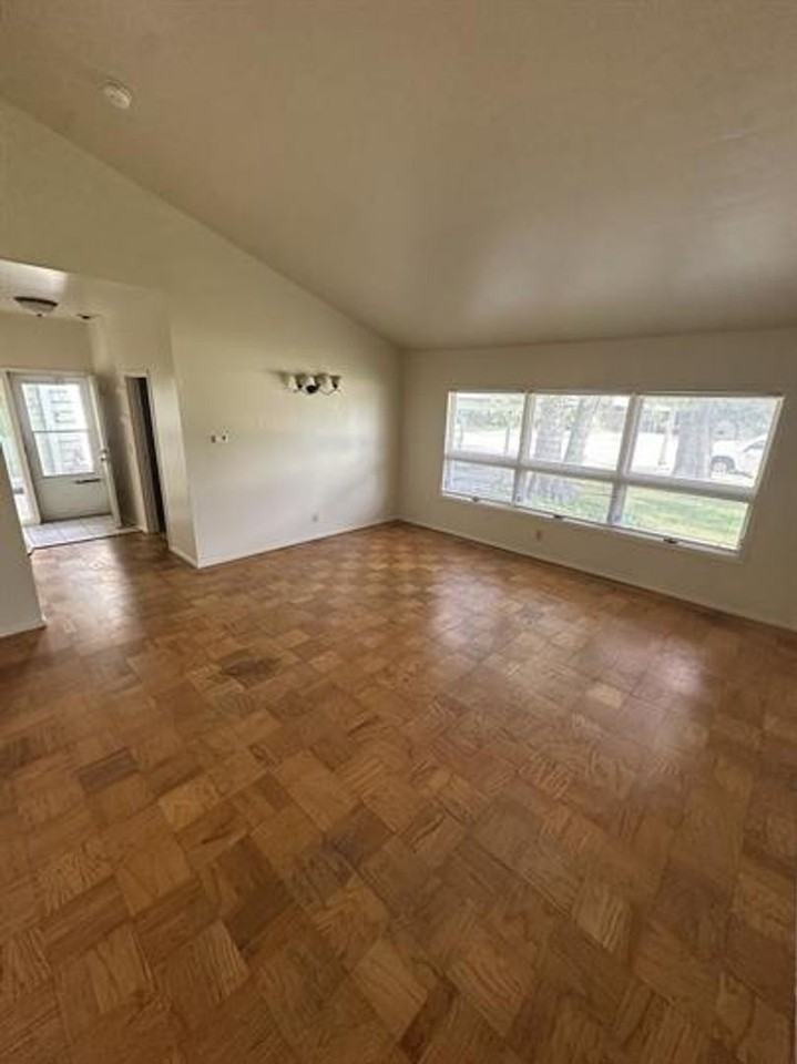 1507 Fairway Drive - Photo 5 of 10