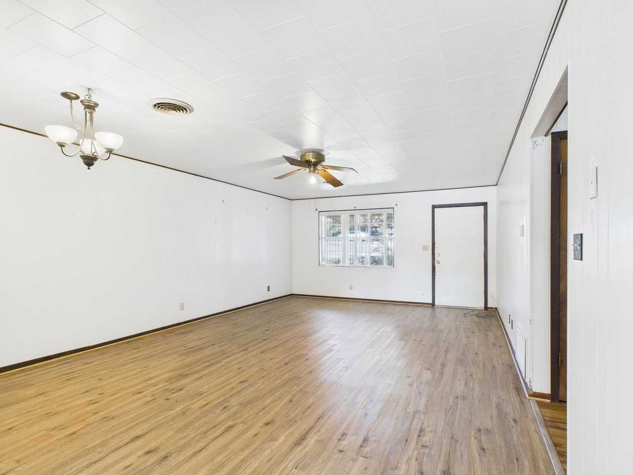 126 Northwest Drive - Photo 3 of 16