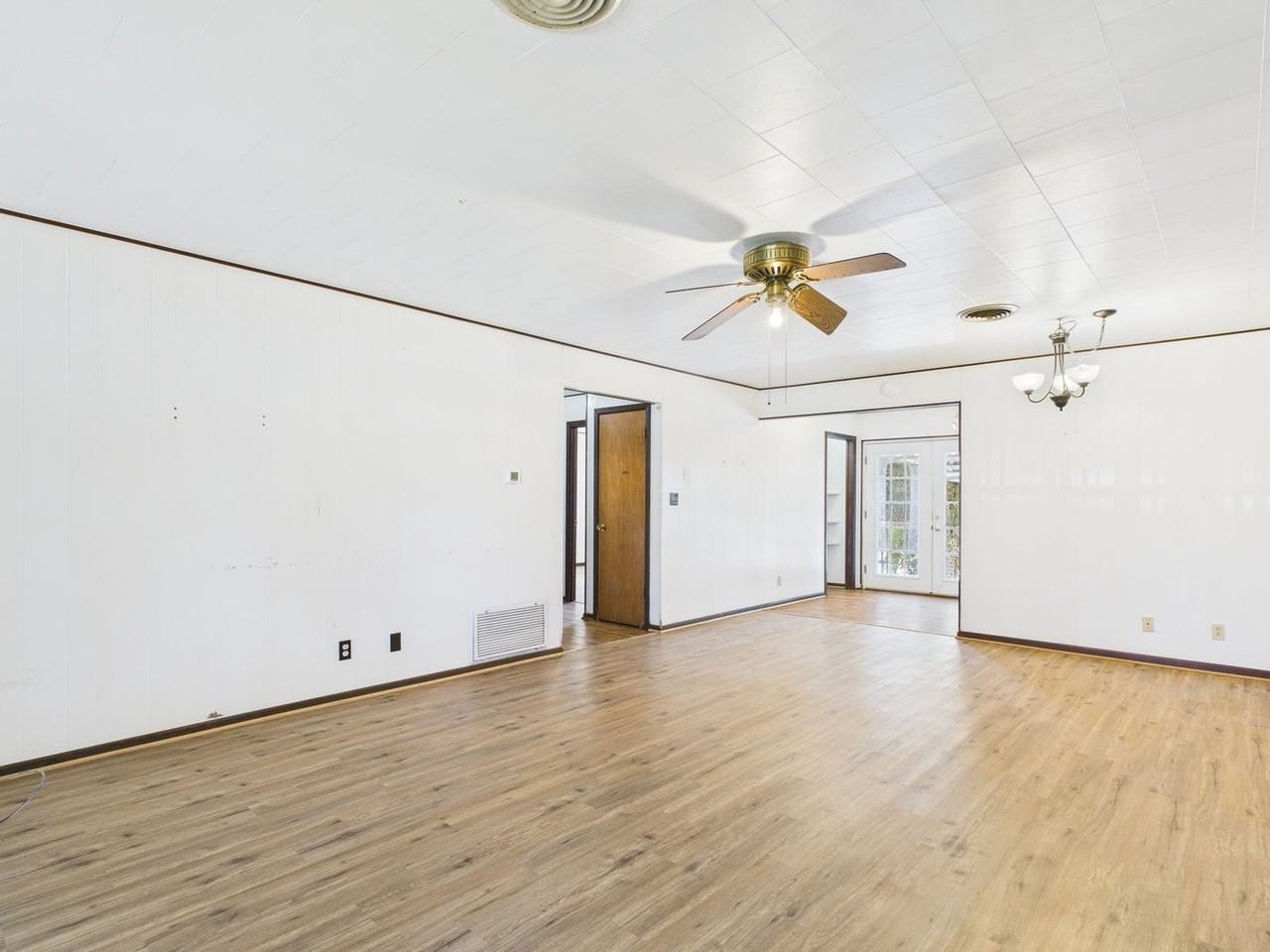 126 Northwest Drive - Photo 5 of 16