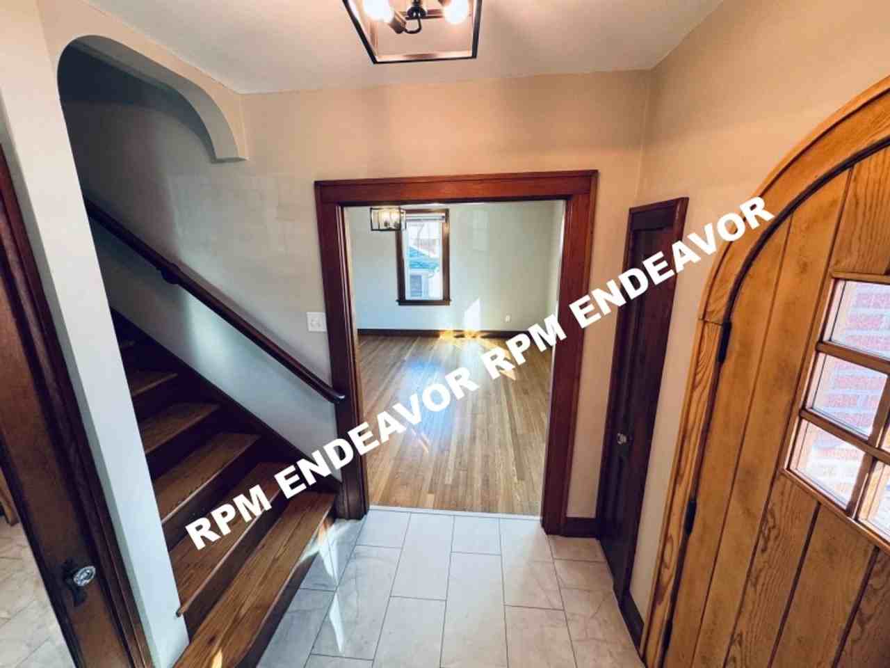 221 North Benton Avenue - Photo 5 of 27