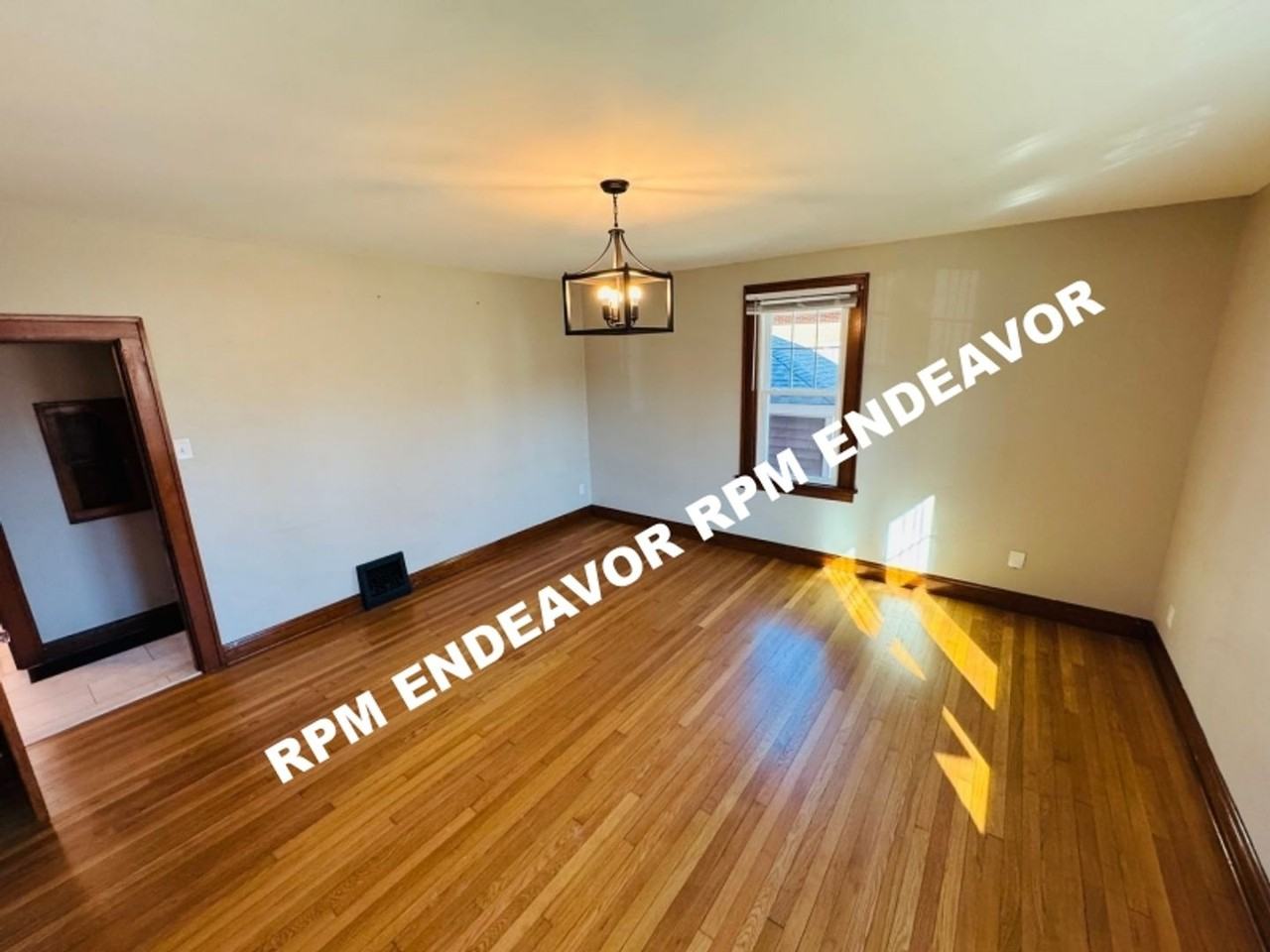 221 North Benton Avenue - Photo 6 of 27