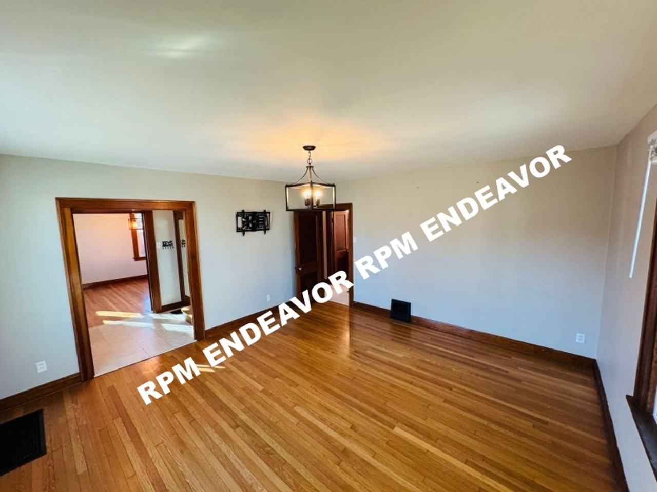 221 North Benton Avenue - Photo 7 of 27