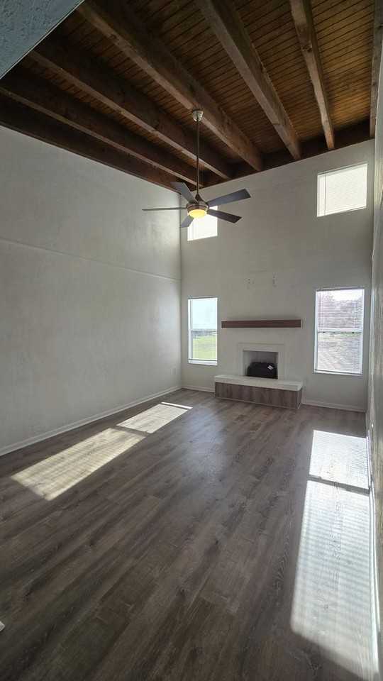 16202 Sandalwood Dr - Photo 7 of 27