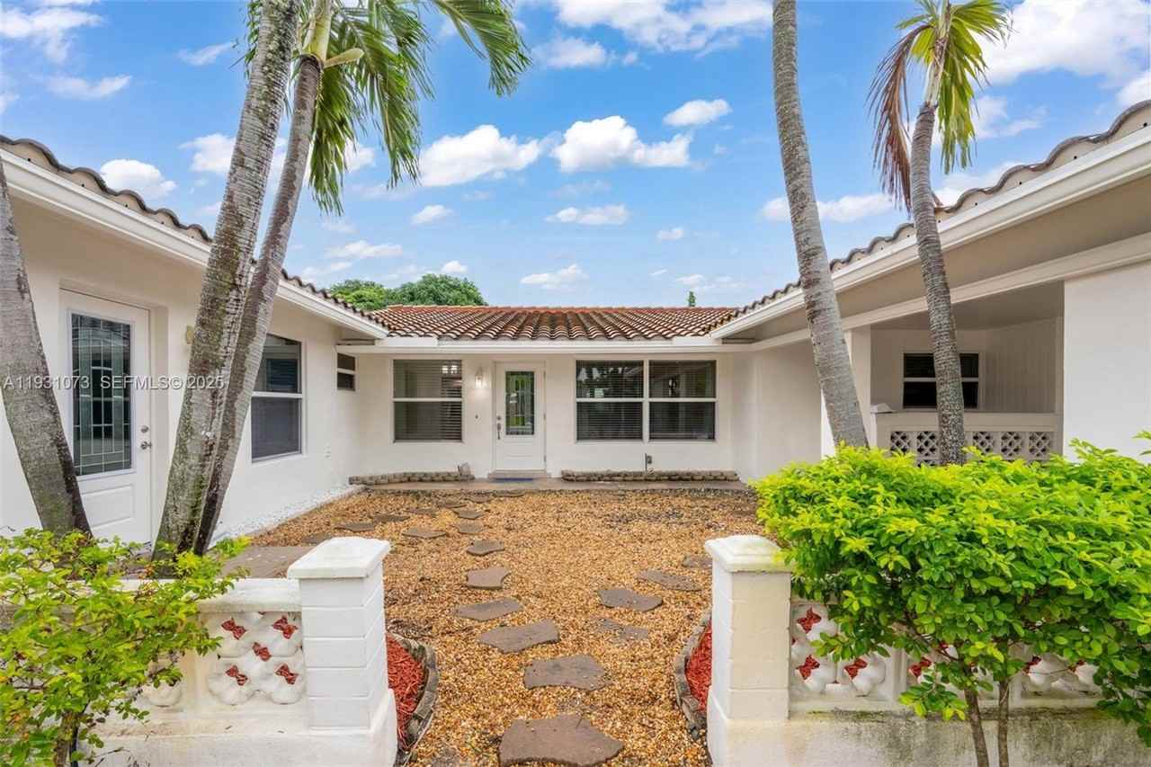 5340 Northeast 17th Terrace #2 - Photo 6 of 15