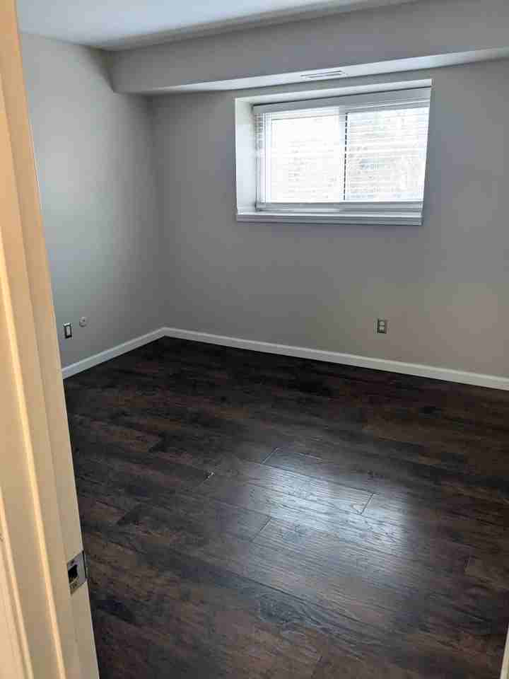 Crestview Estates 1 bedroom 1 bath lower level - Photo 3 of 10