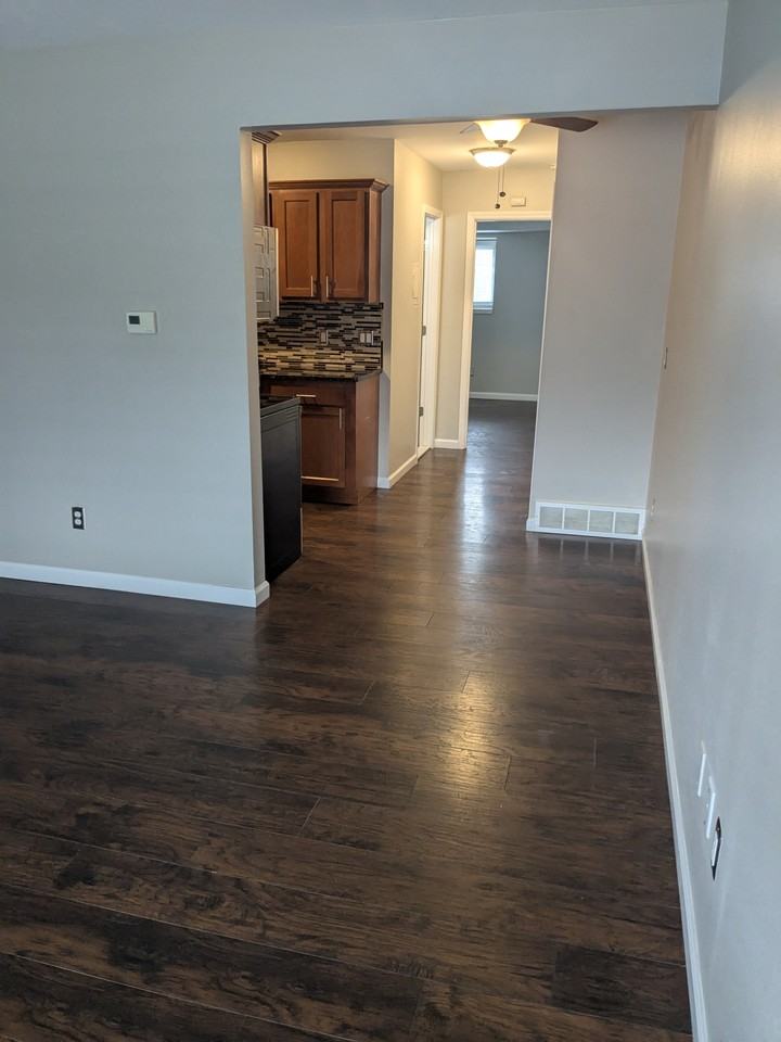 Crestview Estates 1 bedroom 1 bath lower level - Photo 7 of 10