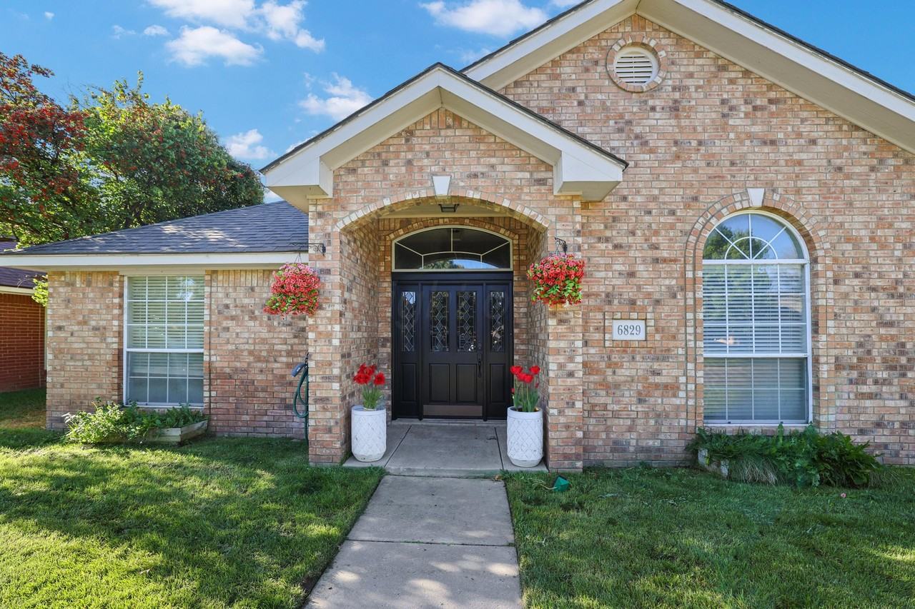 6829 Glenoak Lane - Photo 3 of 42