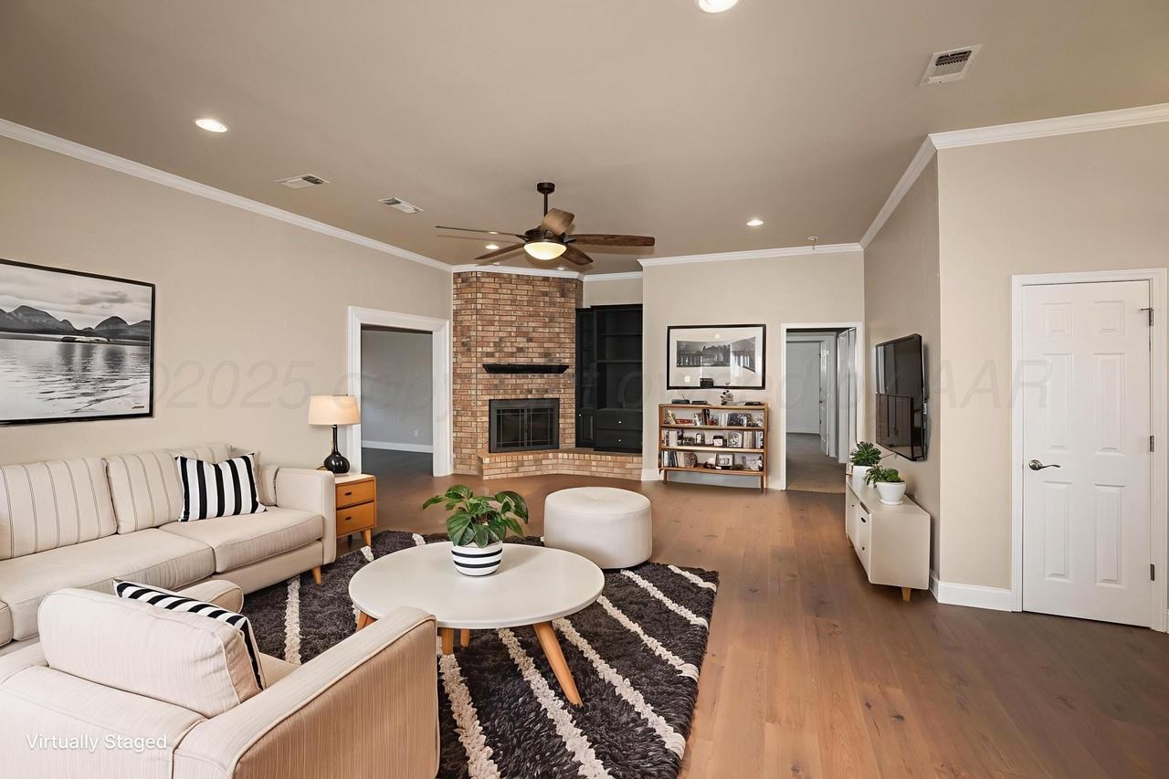 6829 Glenoak Lane - Photo 5 of 42