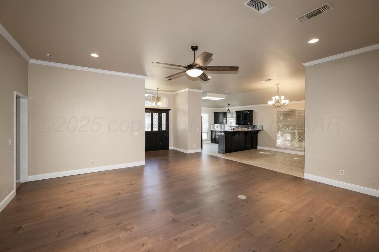 6829 Glenoak Lane - Photo 7 of 42