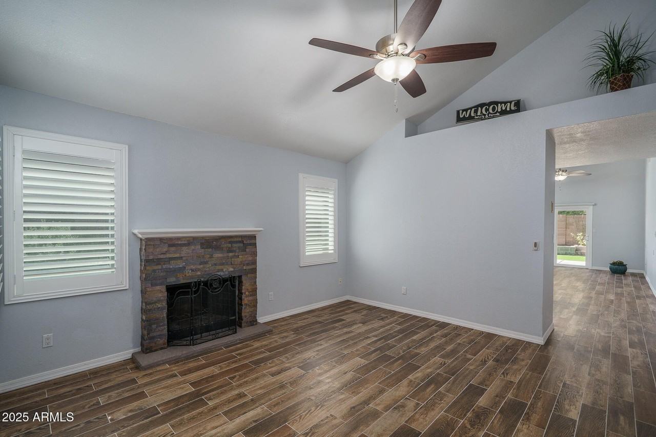 6820 South Roosevelt Street - Photo 4 of 41