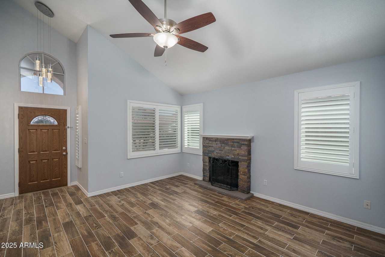 6820 South Roosevelt Street - Photo 6 of 41