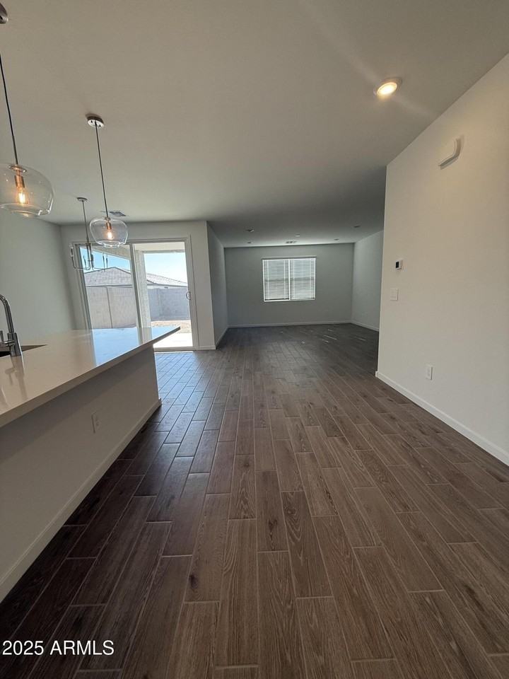 24433 W Grenadine Rd - Photo 5 of 15