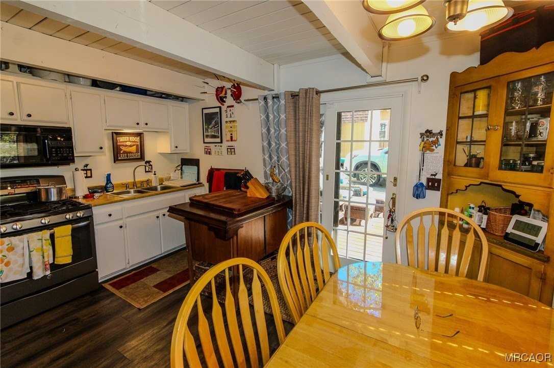 699 Santa Barbara Ave - Photo 4 of 35