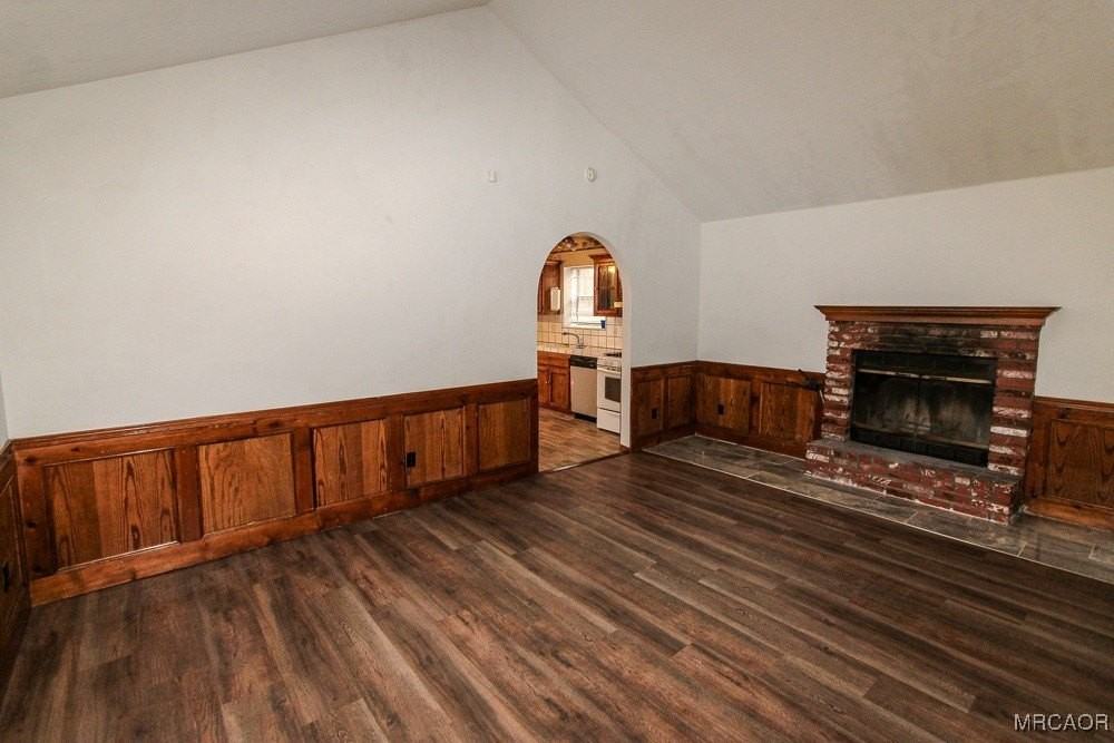 766 Spruce Lane - Photo 2 of 25