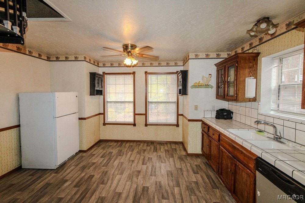 766 Spruce Lane - Photo 5 of 25