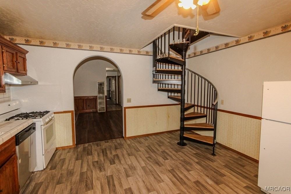 766 Spruce Lane - Photo 6 of 25