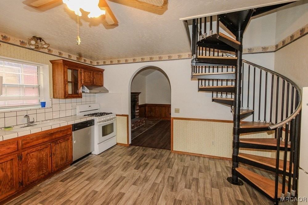 766 Spruce Lane - Photo 7 of 25