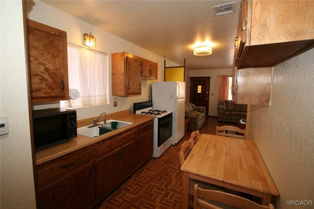 441 W Aeroplane Blvd - Photo 2 of 20