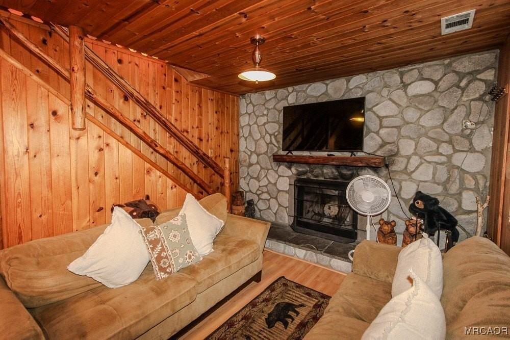 527 Wanita Ln - Photo 3 of 33