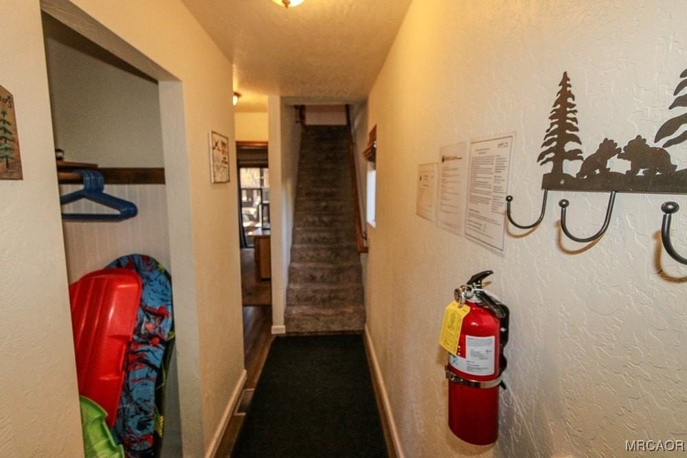 664 S Knight Ave - Photo 2 of 35