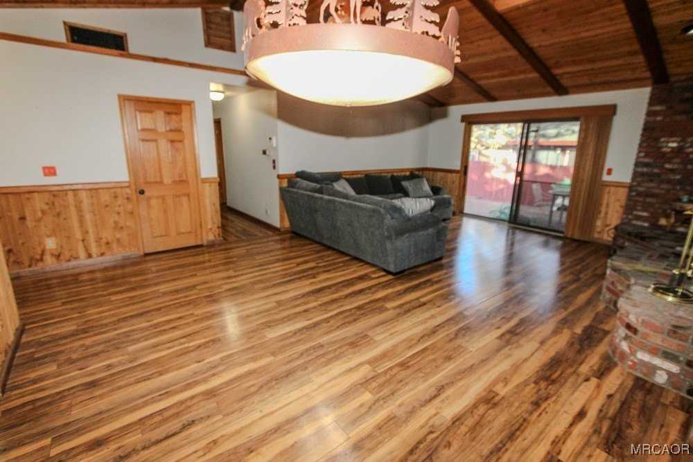 401 E Lane - Photo 3 of 39