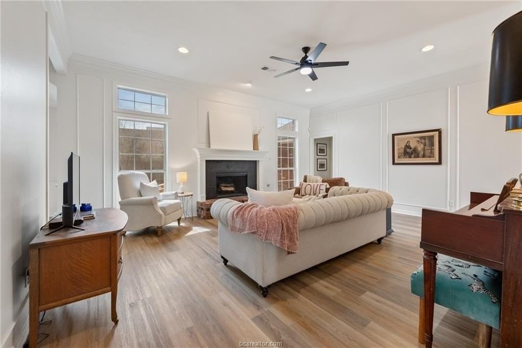 2312 Pioneer Trail South - Photo 4 of 28