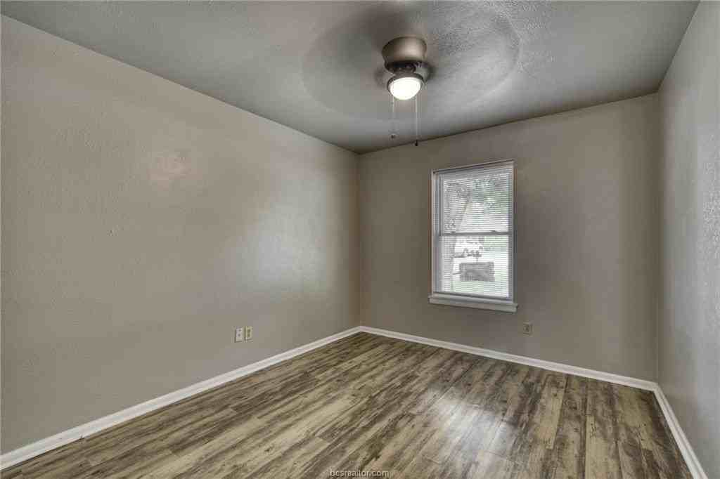 704 Llano - Photo 3 of 13