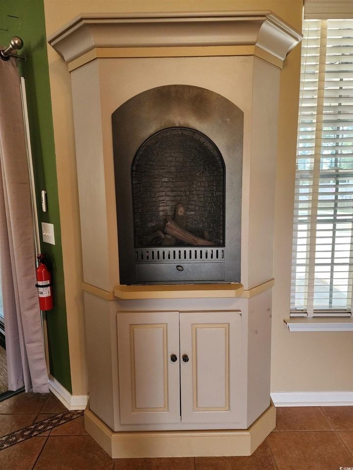 2360 Clandon Drive - Photo 5 of 40