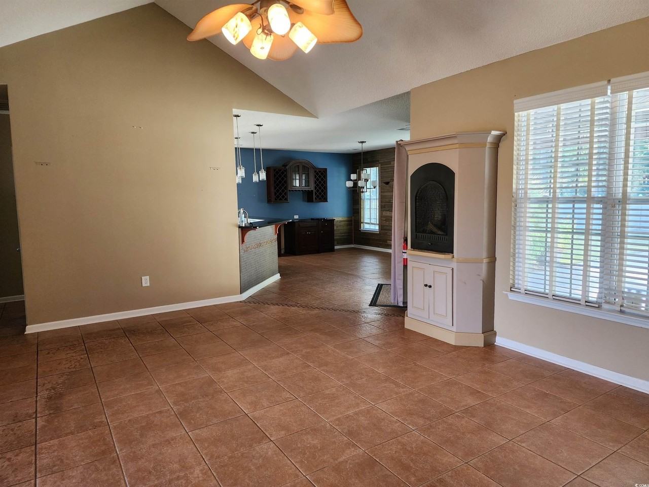 2360 Clandon Drive - Photo 6 of 40