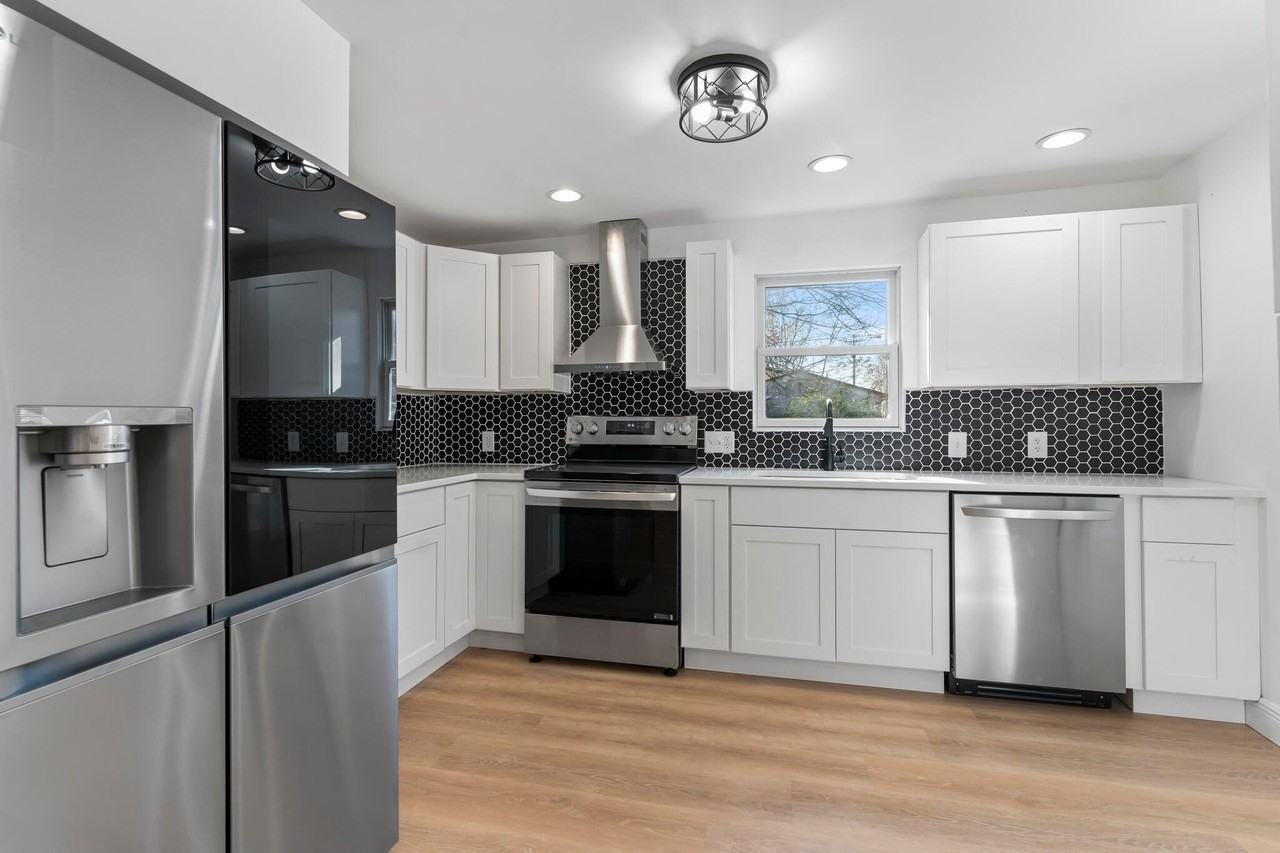 89 E Maple St - Photo 5 of 43