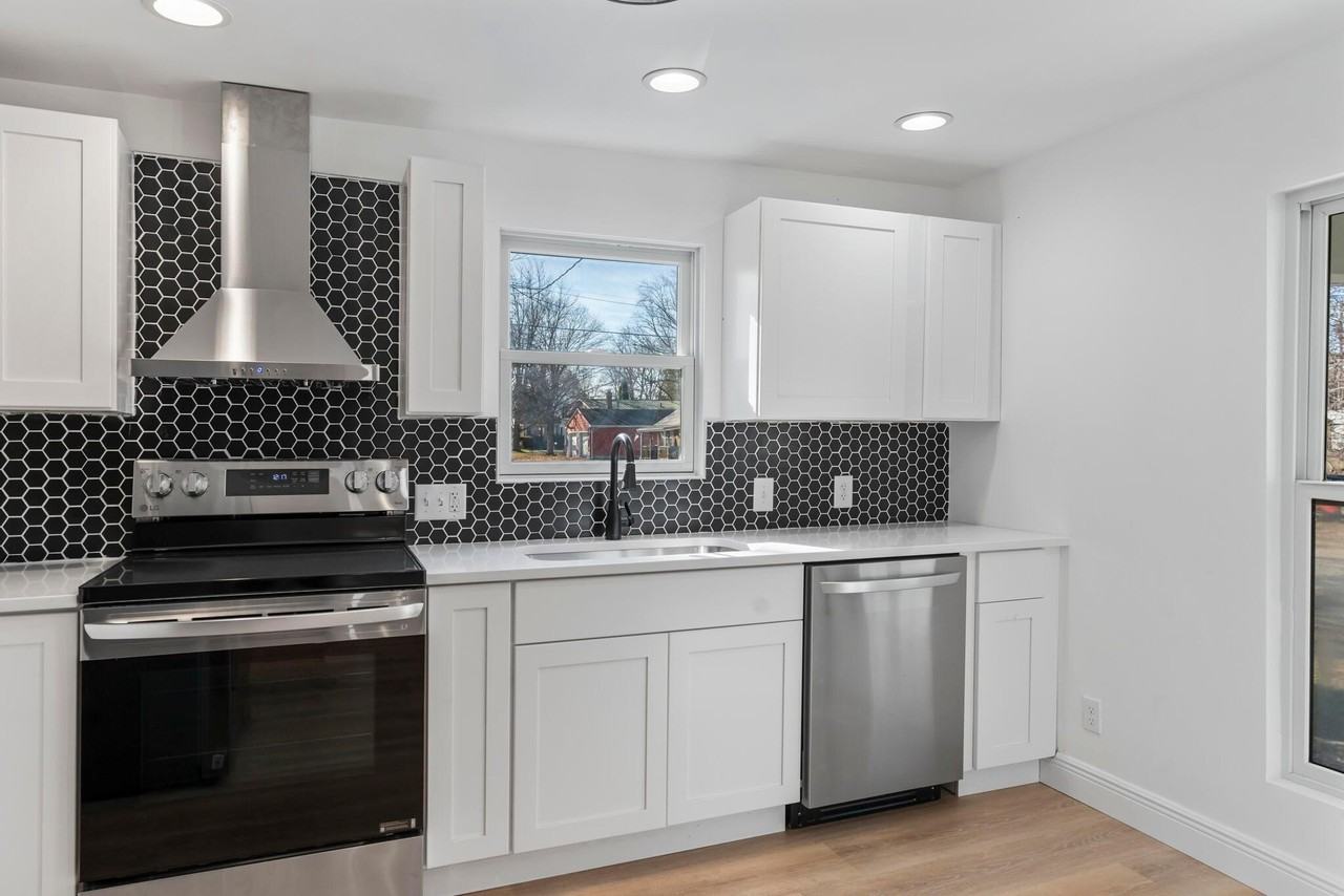 89 E Maple St - Photo 6 of 43