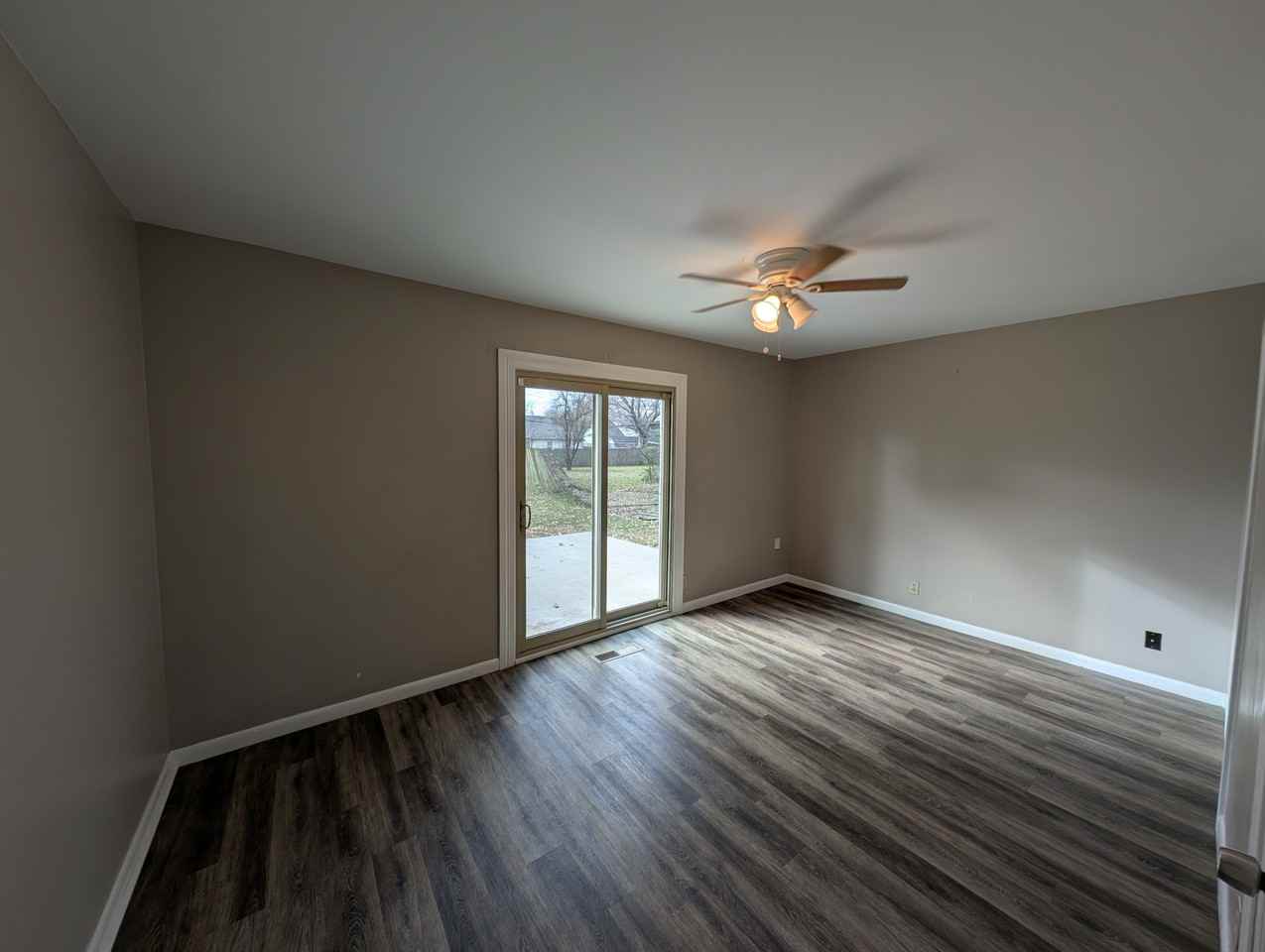 1912 East 55th Place #1 - Photo 6 of 12