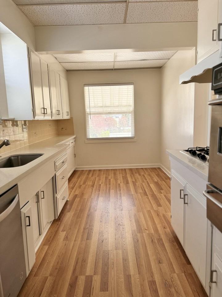 2779 Lakewood Avenue - Photo 6 of 11