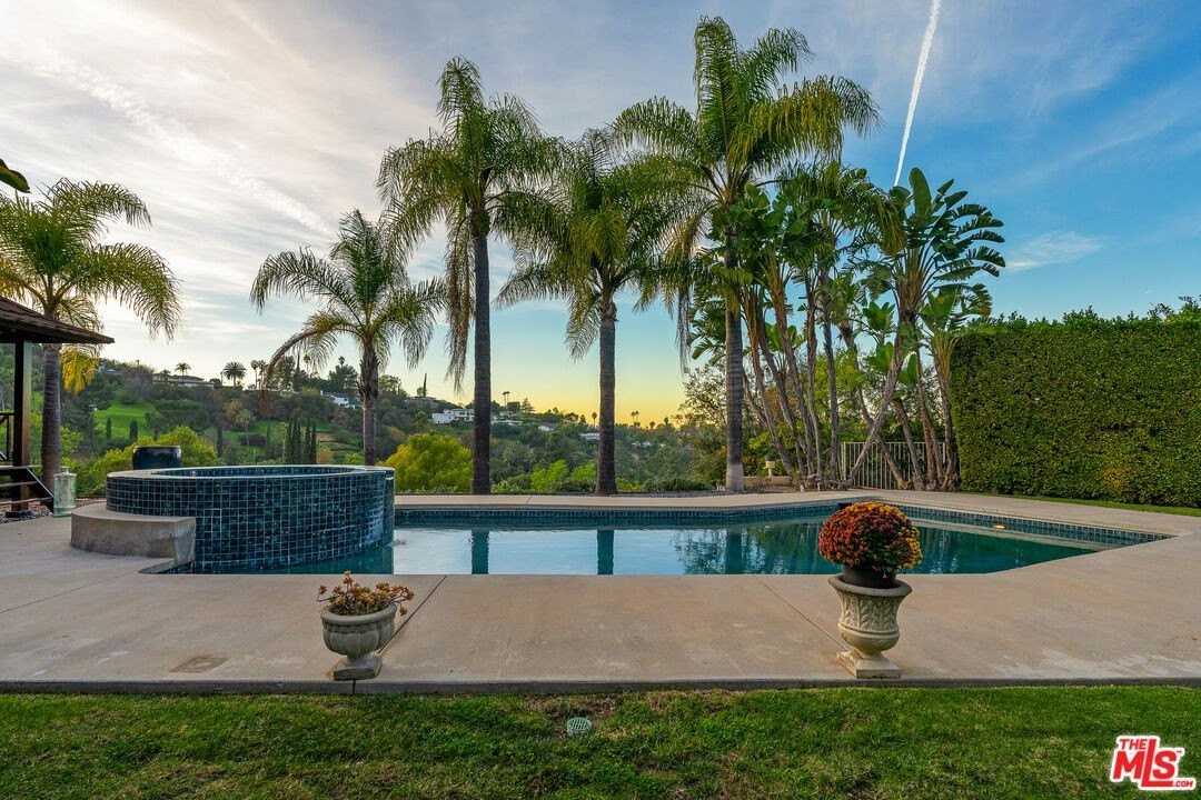 3761 Sheridge Dr - Photo 2 of 24