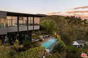 featured image of 1406 1/2 N Kenter Ave