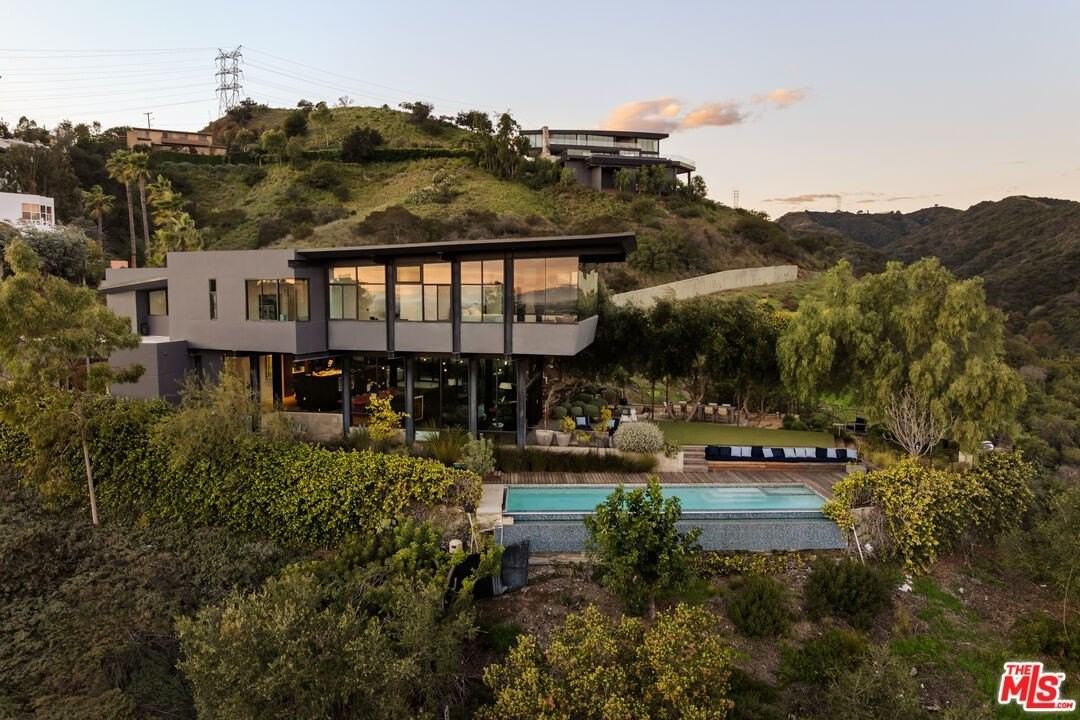 1406 North Kenter Avenue - Photo 2 of 28