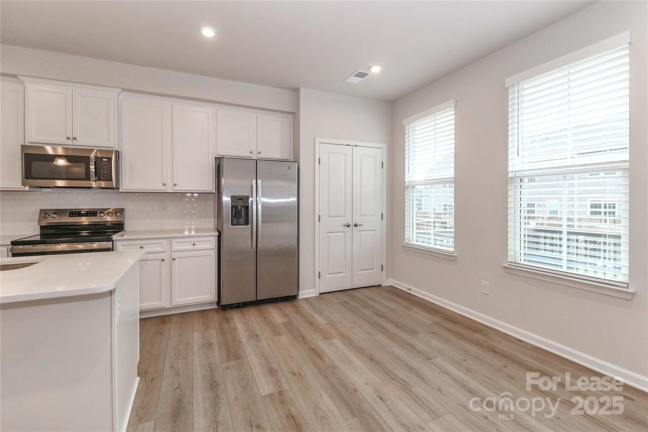 5038 Springarn Ct - Photo 7 of 47