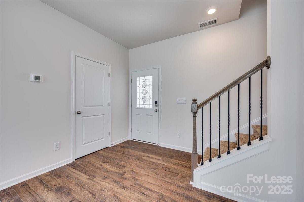 587 King Clover Ln - Photo 3 of 25