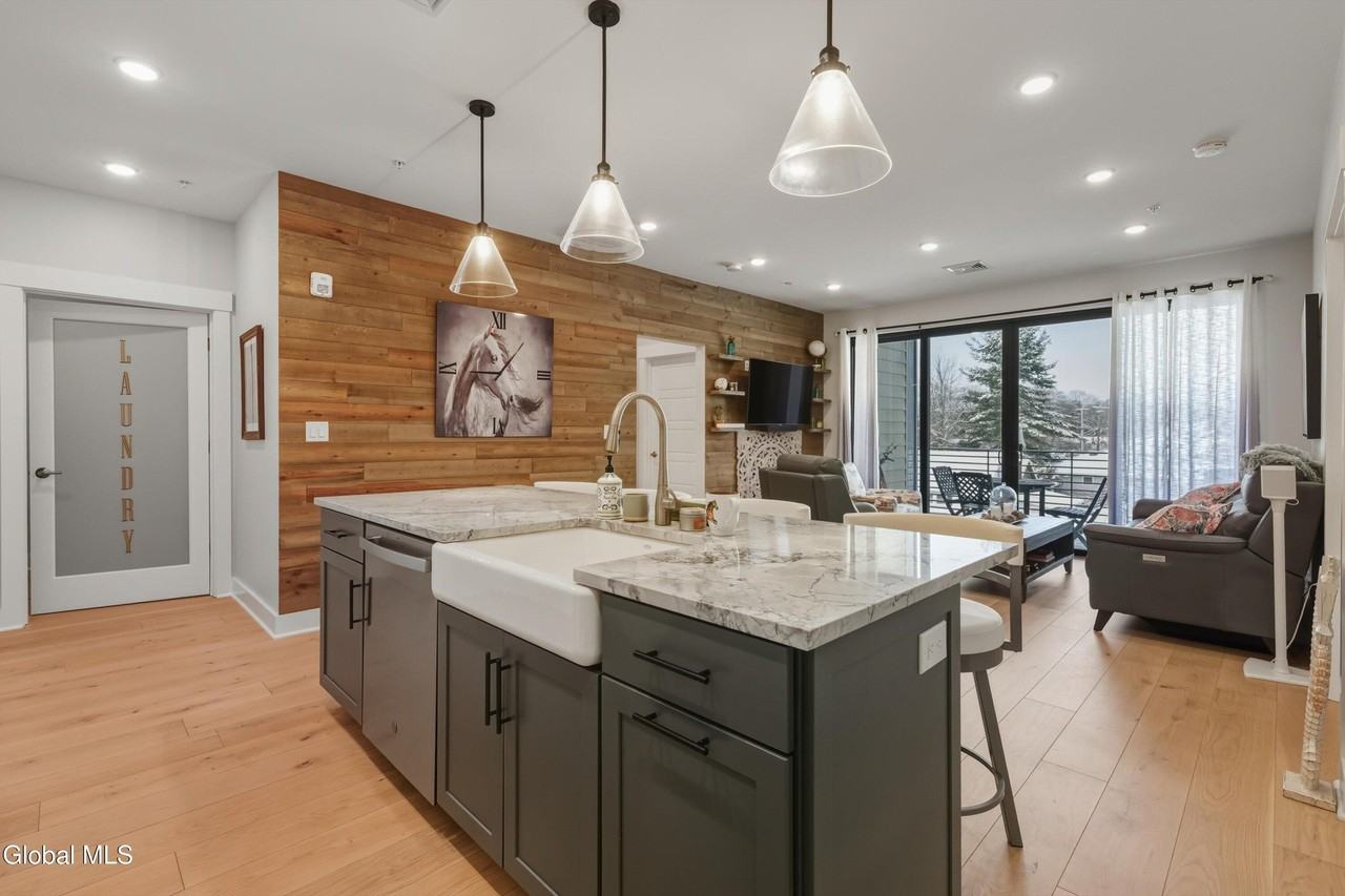 116 West Avenue #305 - Photo 3 of 22