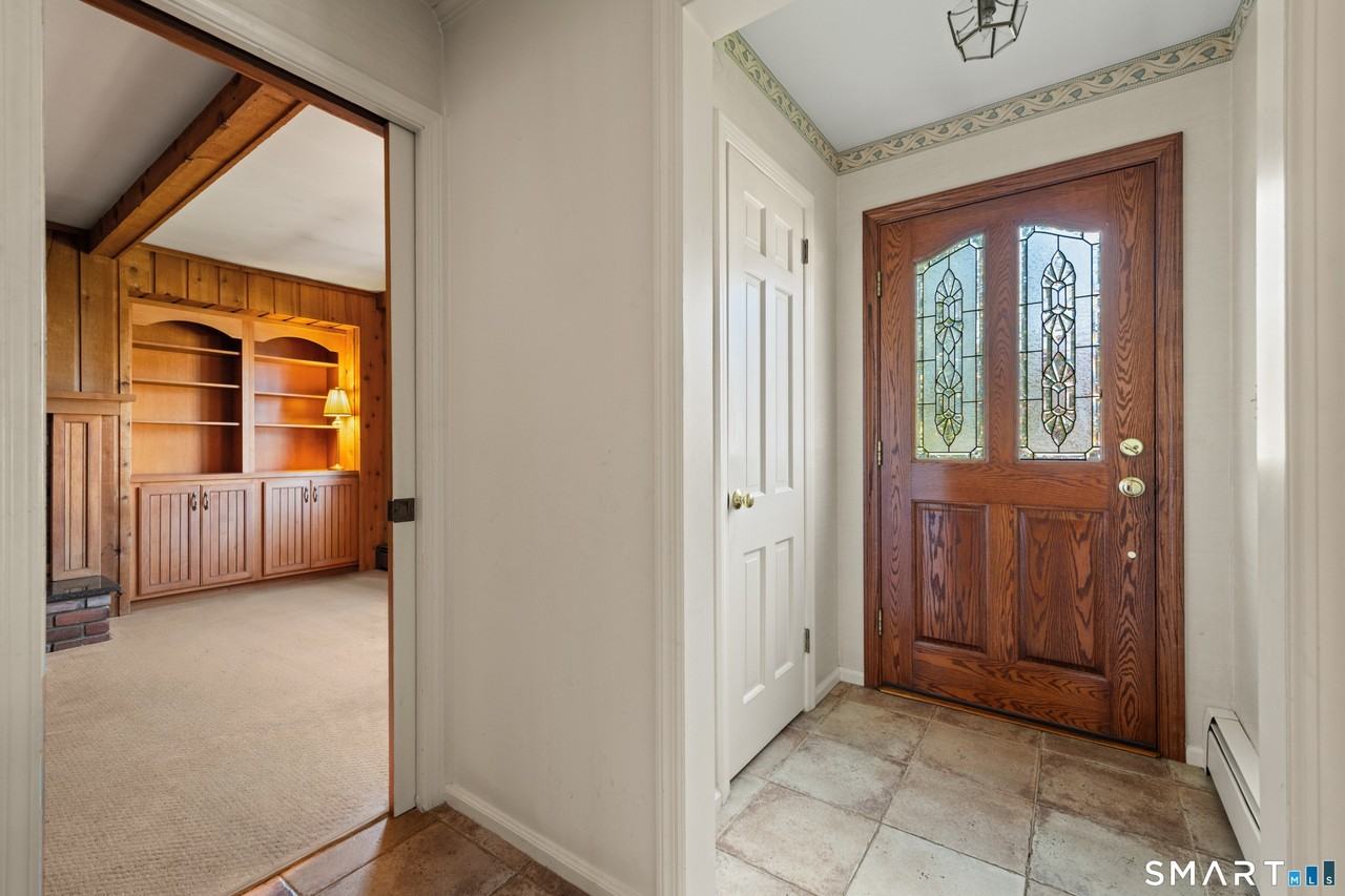 56 Drake Lane - Photo 4 of 35