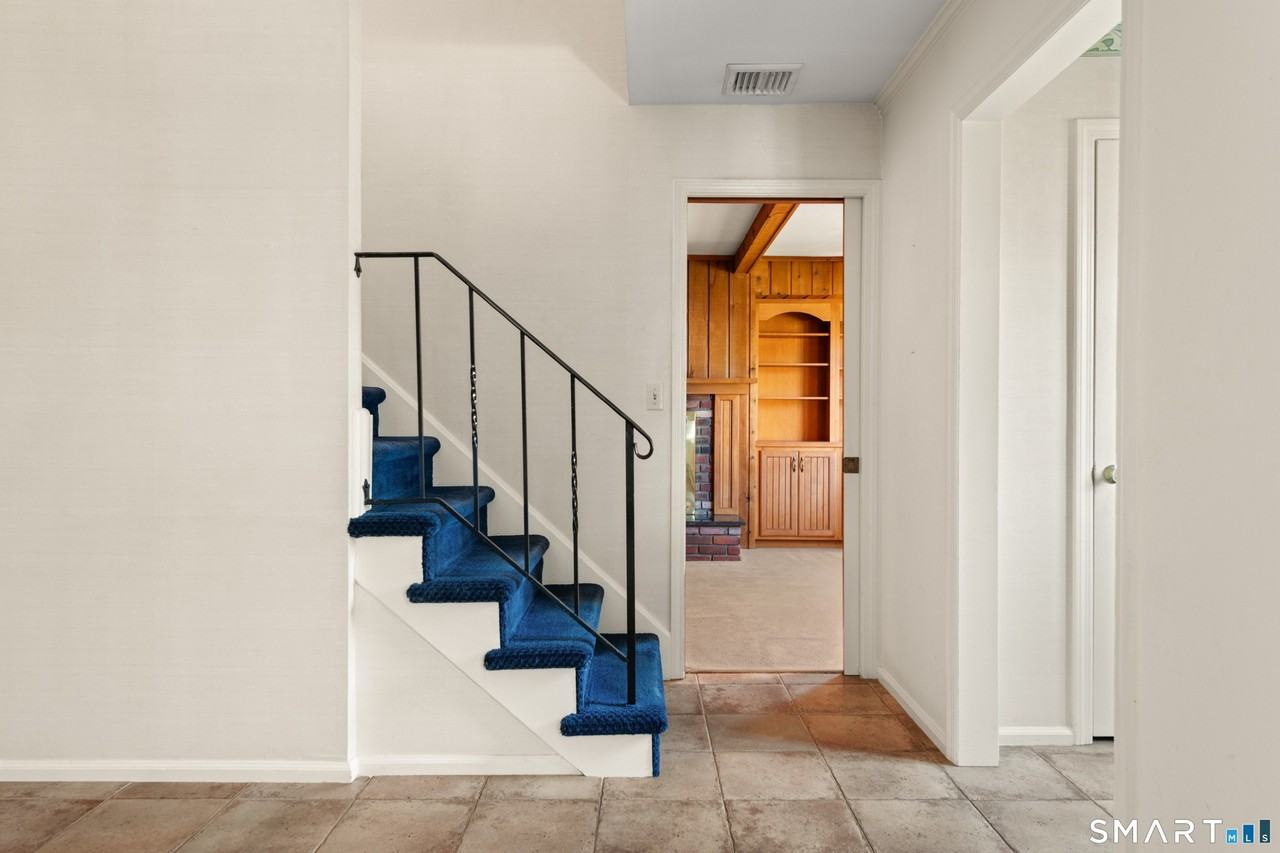 56 Drake Lane - Photo 5 of 35