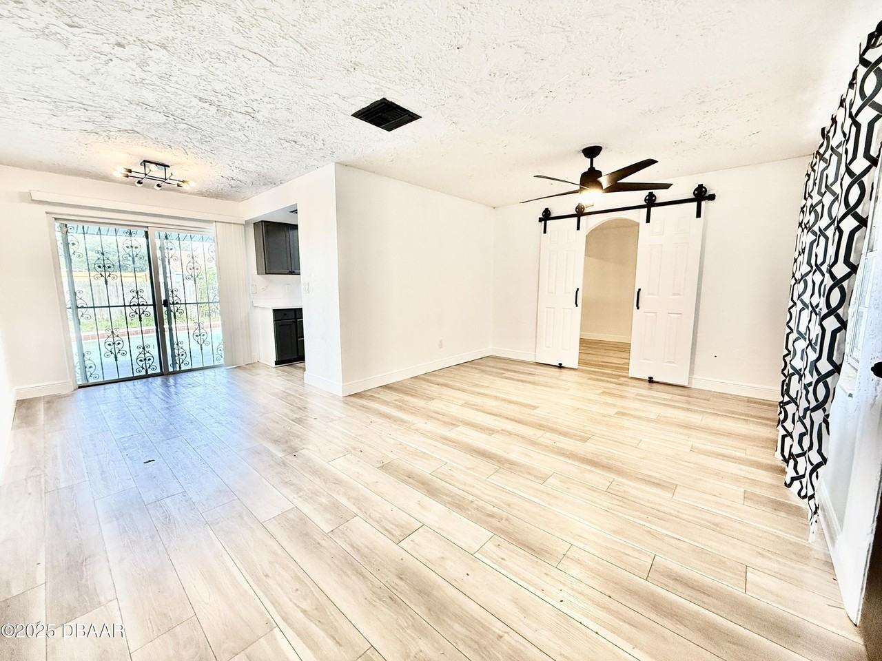 929 Derbyshire Road - Photo 5 of 23