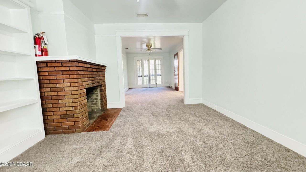 215 Glenview Boulevard #1 - Photo 4 of 17