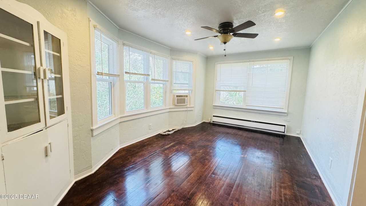 215 Glenview Boulevard #1 - Photo 6 of 17