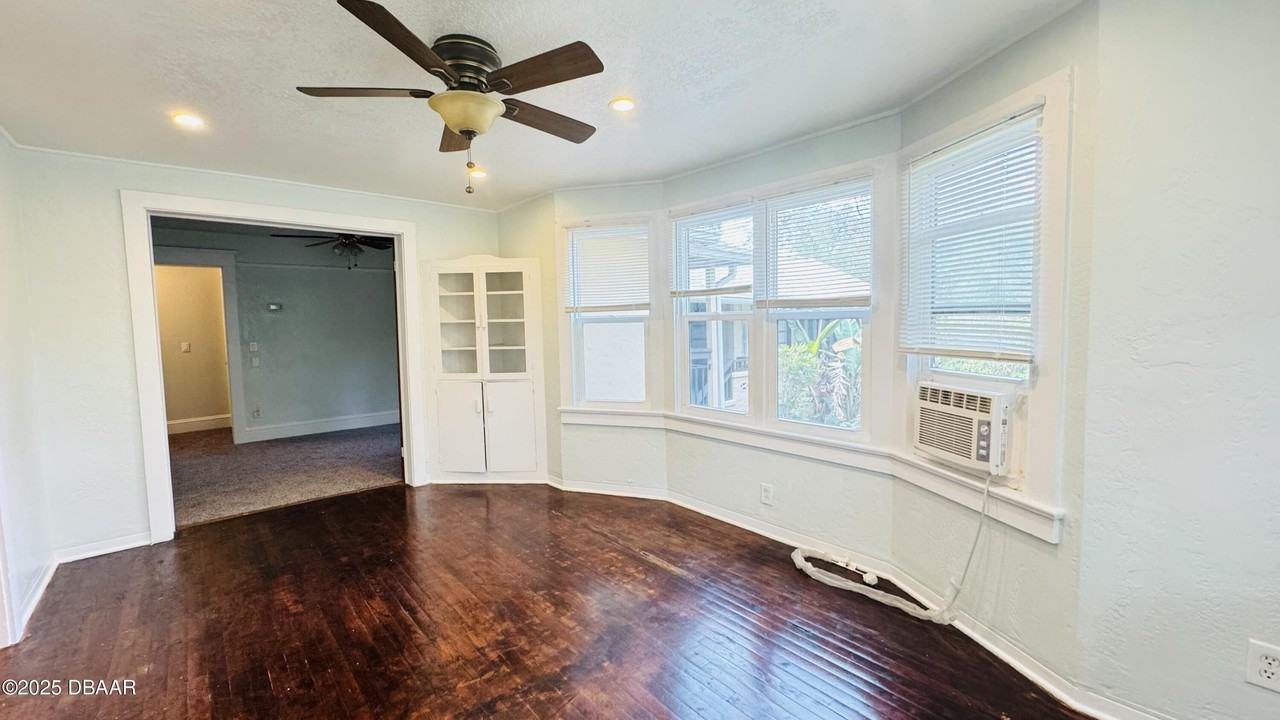 215 Glenview Boulevard #1 - Photo 7 of 17