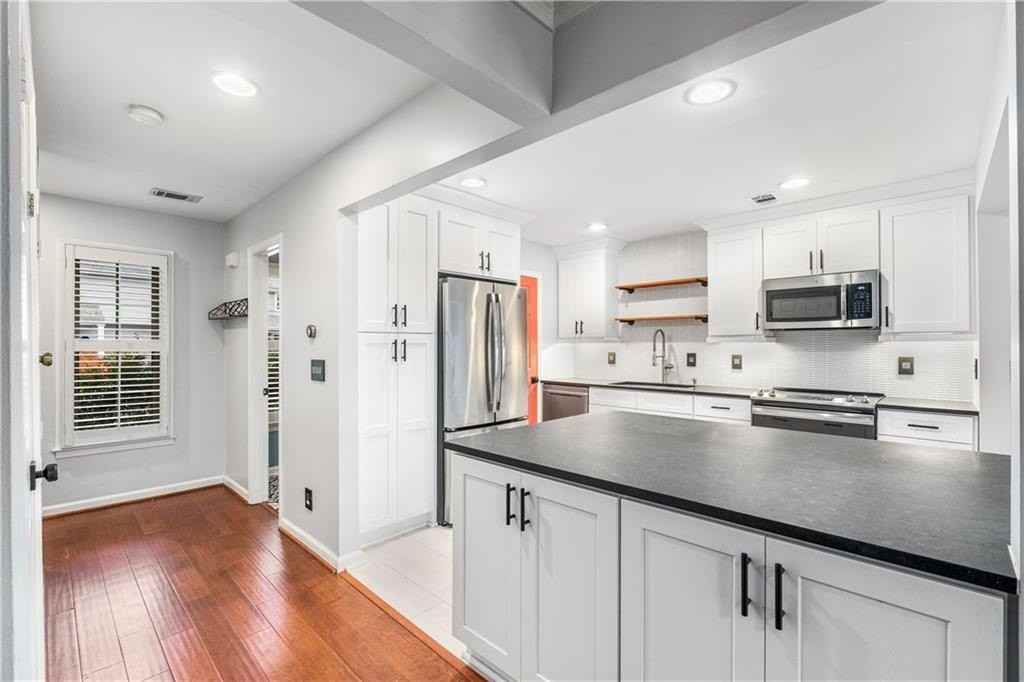 2751 Farmstead Road - Photo 4 of 21