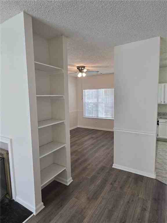 6025 Park Lake Court - Photo 5 of 17