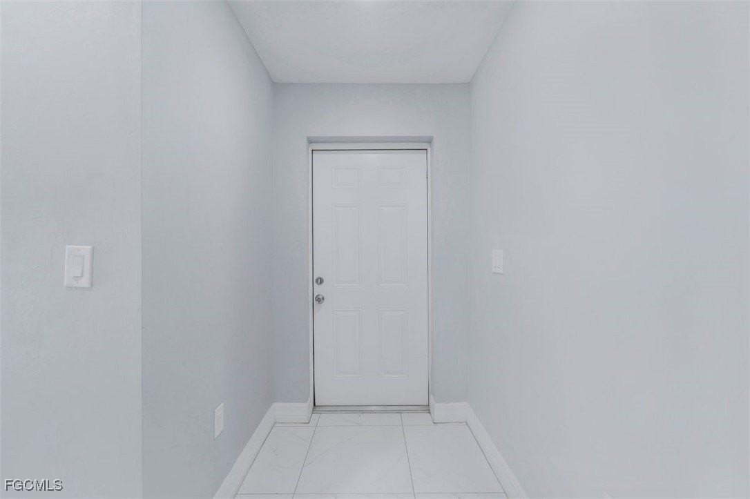 129 Meadow Rd - Photo 4 of 33