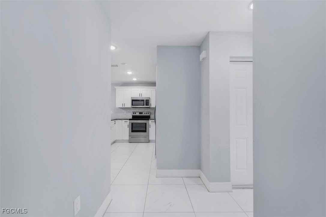 129 Meadow Rd - Photo 5 of 33