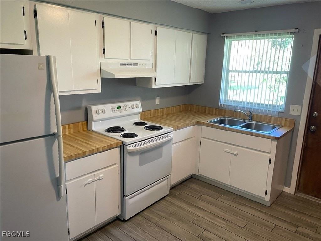 1865 Lavonia Ln - Photo 3 of 24